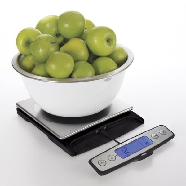 Découvrez notre test complet de la balance OXO Good Grips 10 kg avec écran extractible : précision, design et fonctionnalités pour vos besoins culinaires.