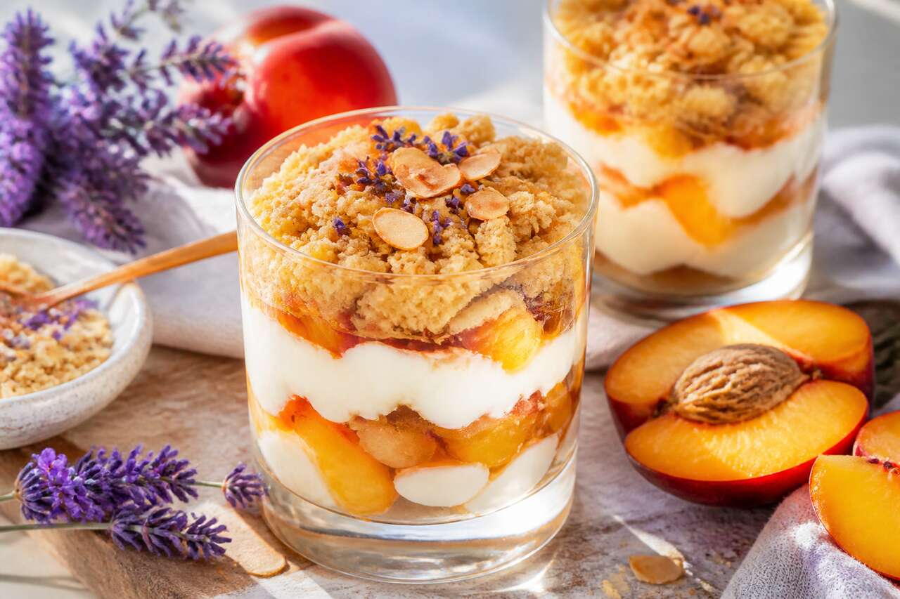 Recette de verrines d'été au crumble, nectarine et lavande