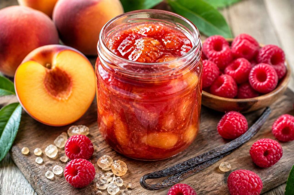 Recette de confiture de pêches aux framboises facile et gourmande