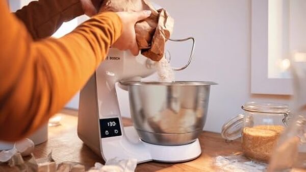 Découvrez notre test complet du robot pâtissier Bosch MUM5XL74 : puissance, précision et performance. Avis détaillé pour bien choisir votre robot de cuisine.