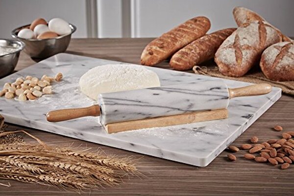 Découvrez notre test complet de la planche à pâtisserie JEmarble avec rouleau en bois et pieds antidérapants : qualité, performance et prix.