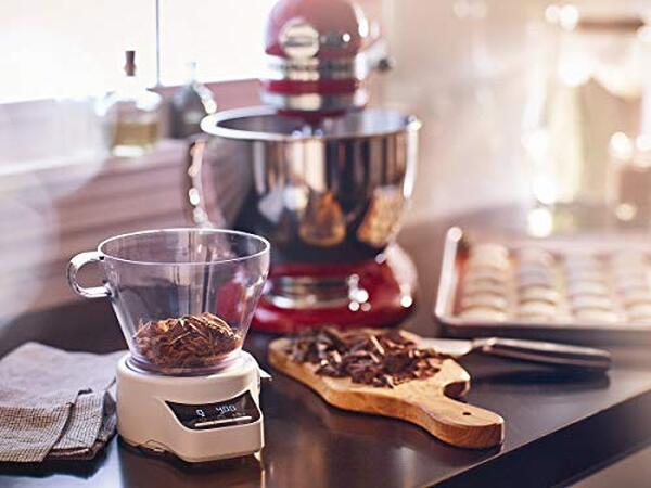 Découvrez notre test détaillé du KitchenAid 5KSMSFTA avec tamis et balance intégrés. Avis, caractéristiques et conseils d'achat pour vos créations pâtissières. 
